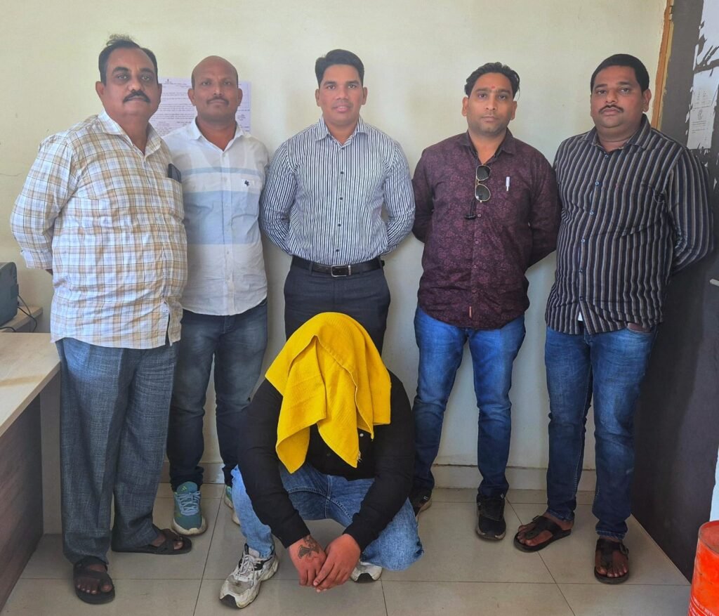 यवतमाळ जिल्हयातून तडीपार केलेले दोन इसम पोलीस स्टेशन उमरखेड हददीत मिळून आल्याने स्थानिक गुन्हे शाखा यवतमाळ यांची कारवाई.