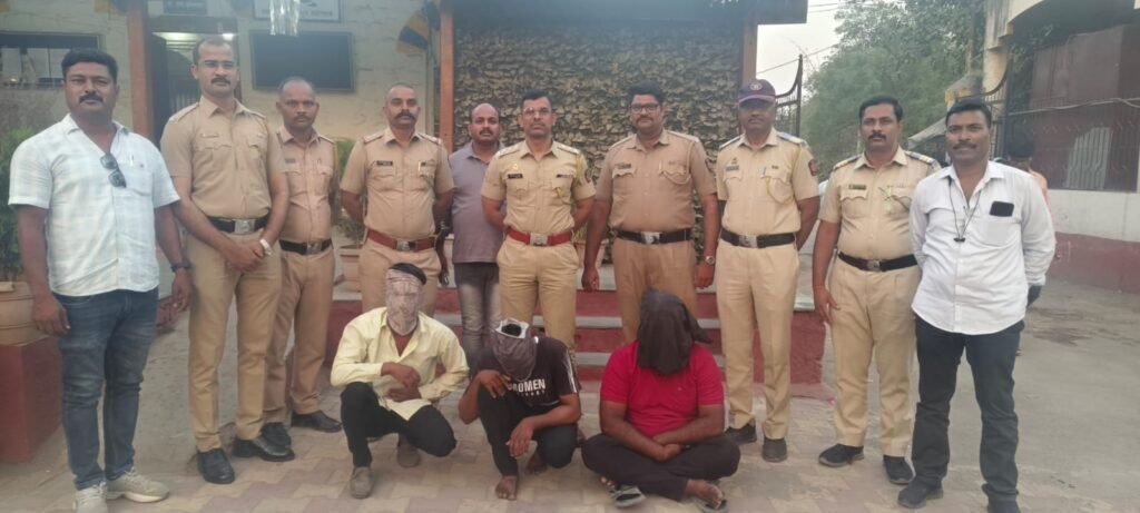 राहुरीत पोलिसावरच खुनी हल्ला; चार जणांसह अनोळखी ११ इसमांवर गुन्हा दाखल