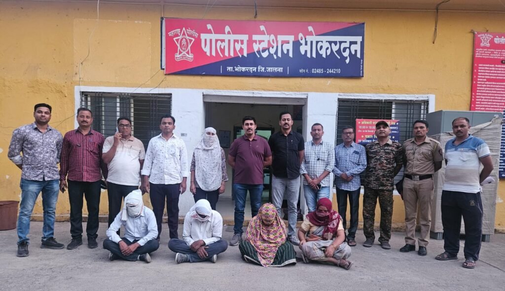 NEWS EXPRESS 18 | न्यूज एक्सप्रेस १८ विशेष बातमी पत्र **वेगाने… अचूक… तुमच्यापर्यंत!** ## 🛑 भोकरदन शहरात कुंटणखान्यावर पोलिसांचा छापा; पती-पत्नीसह घरमालकावर गुन्हा दाखल…