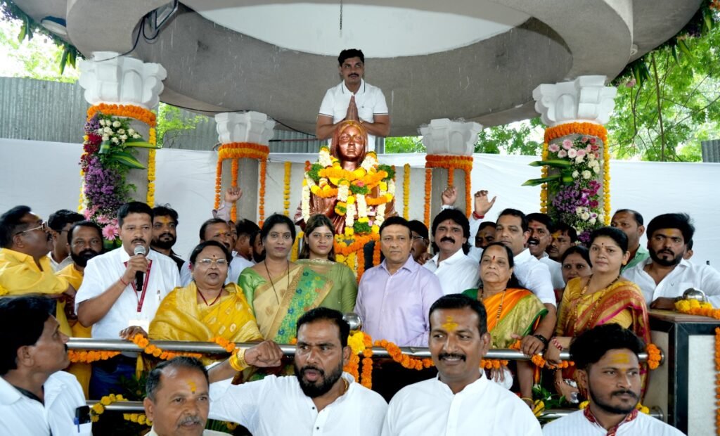**News Express 18: ब्रेकिंग न्यूज** *पुण्यश्लोक अहिल्यादेवी होळकर यांच्या जयंतीनिमित्त पिंपरी चिंचवड महापालिकेच्या वतीने अभिवादन….