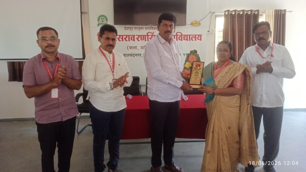 ## NEWS EXPRESS 18 | न्यूज एक्सप्रेस १८ विशेष बातमी पत्र **वेगाने… अचूक… तुमच्यापर्यंत!** प्रा.ज्योत्स्ना गायकवाड यांना राज्यशास्त्र विषयात पी एच.डी पदवी इंदापूर प्रतिनिधी गणेश धनवडे
