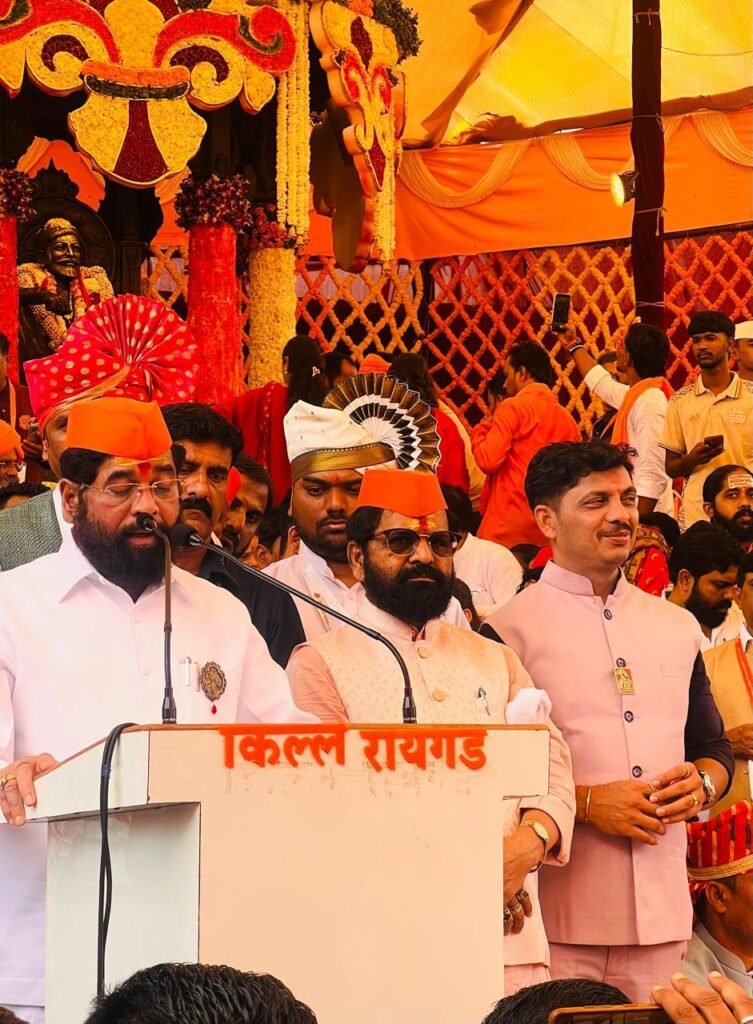 ## NEWS EXPRESS 18 | न्यूज एक्सप्रेस १८ विशेष बातमी पत्र **वेगाने… अचूक… तुमच्यापर्यंत!** शिवछत्रपतींचा ३५३ वा शिवराज्याभिषेक सोहळा रायगड किल्यावर उत्साहात साजरा*
